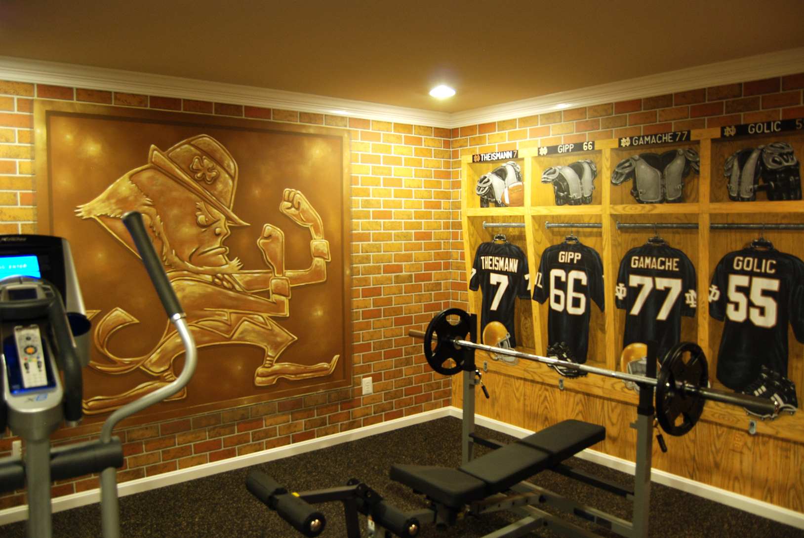 Notre-Dame-Football-Locker-Mural-1.jpg